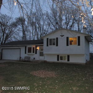 1101 Blossom Dr, Three Rivers, MI 49093 photo 1
