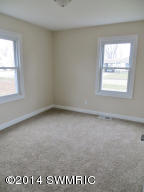 816 S Hooker Ave, Three Rivers, MI 49093 photo 4