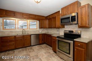 311 N Eagle, Marshall, MI 49068 photo 2