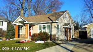 911 Maple St, Three Rivers, MI 49093 photo 3