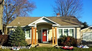 911 Maple St, Three Rivers, MI 49093 photo 2