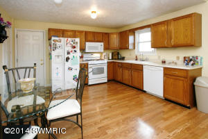 507 M-89, Plainwell, MI 49080 photo 5