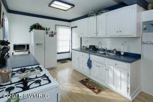 215 S Constantine St, Three Rivers, MI 49093 photo 7