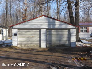 7967 E 36th St, Newaygo, MI 49337 photo 2