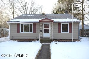 657 W Bridge St, Plainwell, MI 49080 photo 1