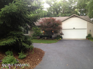 930 Spaulding Ave SE, Ada, MI 49301 photo 2
