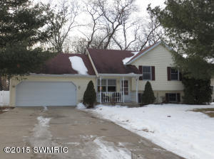 56760 Chippewa Dr, Three Rivers, MI 49093 photo 2