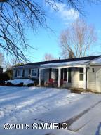 588 Adapointe Dr SE, Ada, MI 49301 photo 2