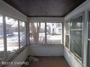 202 E Main St, Ionia, MI 48846 photo 2