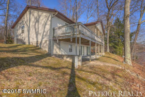 697 W Lincoln Ave, White Cloud, MI 49349 photo 1