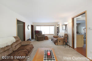 934 S Broas St, Belding, MI 48809 photo 3