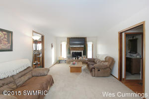 934 S Broas St, Belding, MI 48809 photo 4