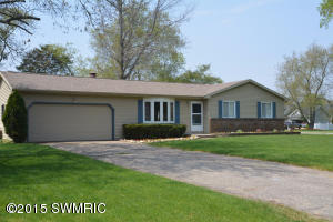 56888 Bow Dr, Three Rivers, MI 49093 photo 2