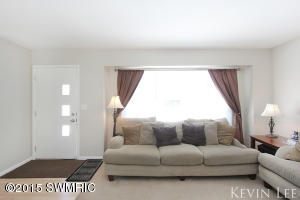 237 Roberta Jayne, Lowell, MI 49331 photo 4