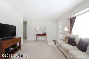 237 Roberta Jayne, Lowell, MI 49331 photo 5