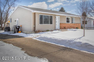 237 Roberta Jayne, Lowell, MI 49331 photo 2