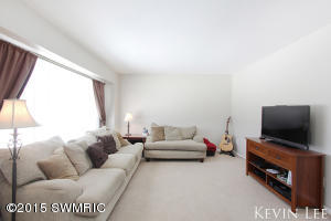 237 Roberta Jayne, Lowell, MI 49331 photo 3