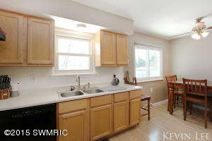 237 Roberta Jayne, Lowell, MI 49331 photo 9