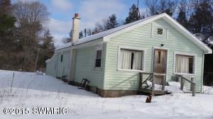 1315 Guthrie St, Baldwin, MI 49304 photo 4