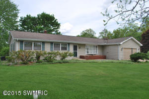 300 4th St, Plainwell, MI 49080 photo 1