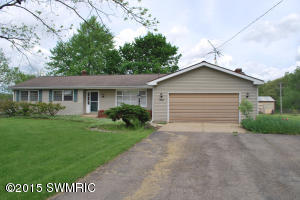 300 4th St, Plainwell, MI 49080 photo 2