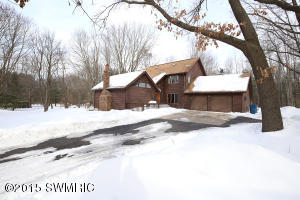 422 6th St, Plainwell, MI 49080 photo 1