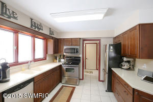 422 6th St, Plainwell, MI 49080 photo 7