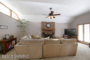 422 6th St, Plainwell, MI 49080 photo 5