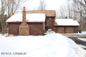 422 6th St, Plainwell, MI 49080 photo 2