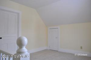 404 W High St, Belding, MI 48809 photo 9