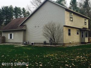 7715 Pinecone Ct, Whitehall, MI 49461 photo 2