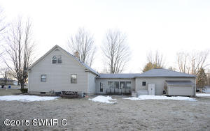 332 8th St, Plainwell, MI 49080 photo 4