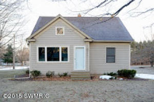 332 8th St, Plainwell, MI 49080 photo 1