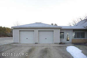 332 8th St, Plainwell, MI 49080 photo 3