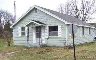 204 E Forrest St, Edmore, MI 48829 photo 1