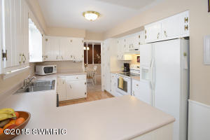 258 Golfview Dr, Plainwell, MI 49080 photo 4