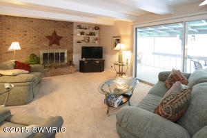 258 Golfview Dr, Plainwell, MI 49080 photo 3