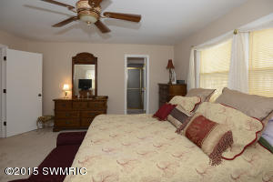 258 Golfview Dr, Plainwell, MI 49080 photo 12