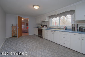308 Morrell St, Plainwell, MI 49080 photo 4