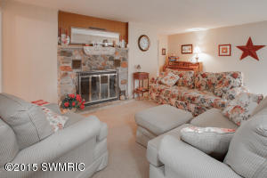 308 Morrell St, Plainwell, MI 49080 photo 2