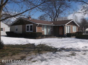 701 E Smith St, Buchanan, MI 49107 photo 2