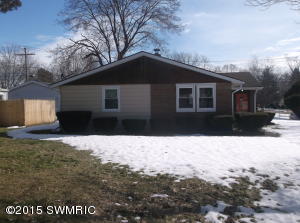 701 E Smith St, Buchanan, MI 49107 photo 3