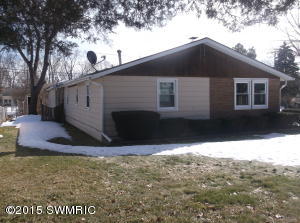 701 E Smith St, Buchanan, MI 49107 photo 4