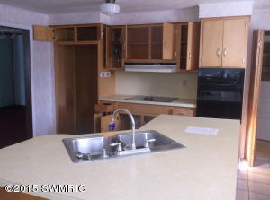 701 E Smith St, Buchanan, MI 49107 photo 8