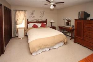 10727 E Ctr, Plainwell, MI 49080 photo 10