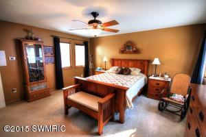 10055 Walnut Dr, Three Rivers, MI 49093 photo 2