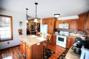 10055 Walnut Dr, Three Rivers, MI 49093 photo 3