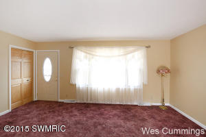 723 Grove St, Belding, MI 48809 photo 4