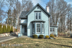 725 E Prospect St, Marshall, MI 49068 photo 1