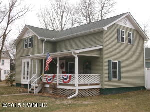 546 Maple St, Colon, MI 49040 photo 2